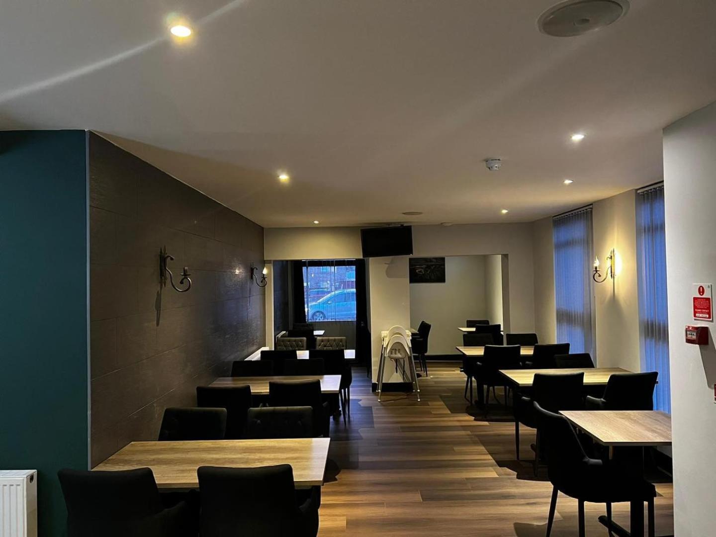 אינברנס Crown Hotel & Bar מראה חיצוני תמונה