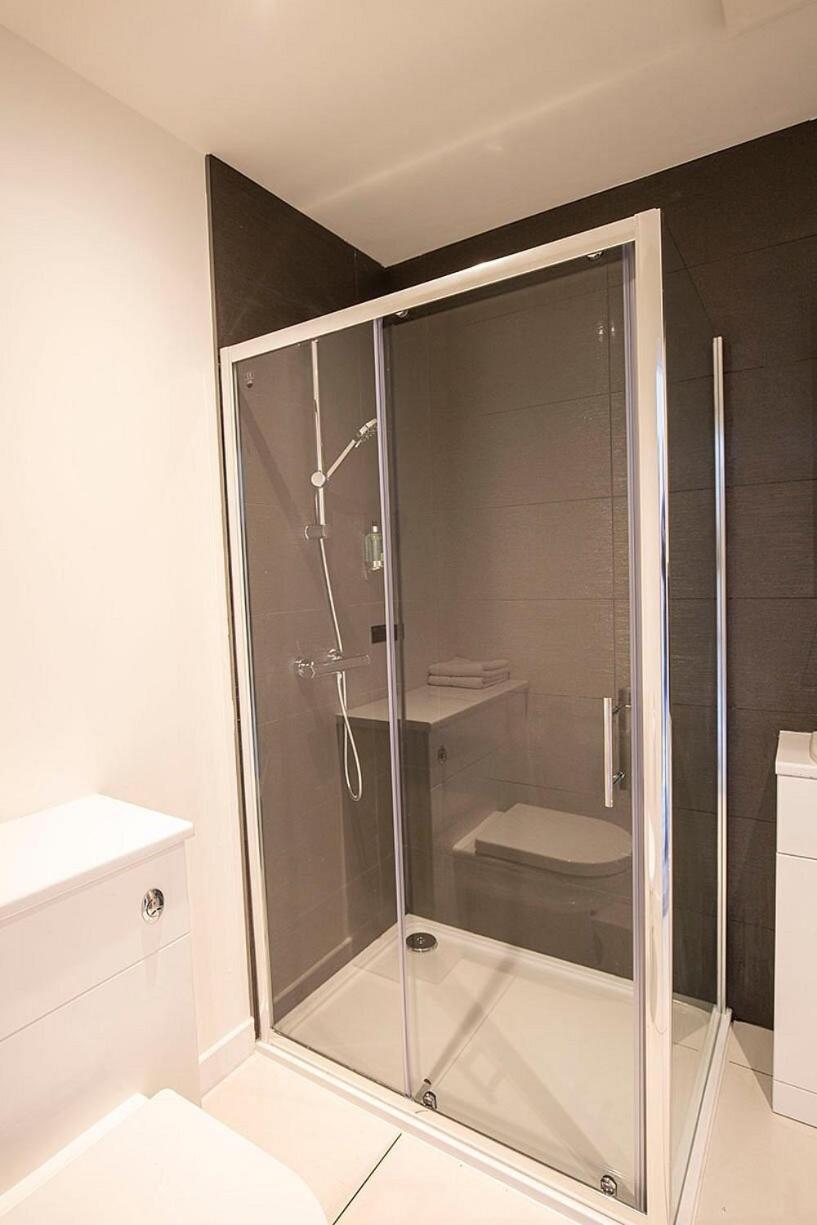 אינברנס Crown Hotel & Bar מראה חיצוני תמונה